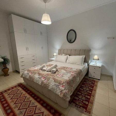 Meg'S Apartment Gjirokastër Екстериор снимка