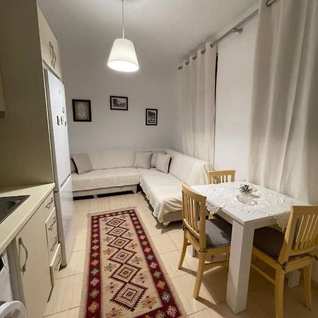 Meg'S Apartment Gjirokastër Екстериор снимка