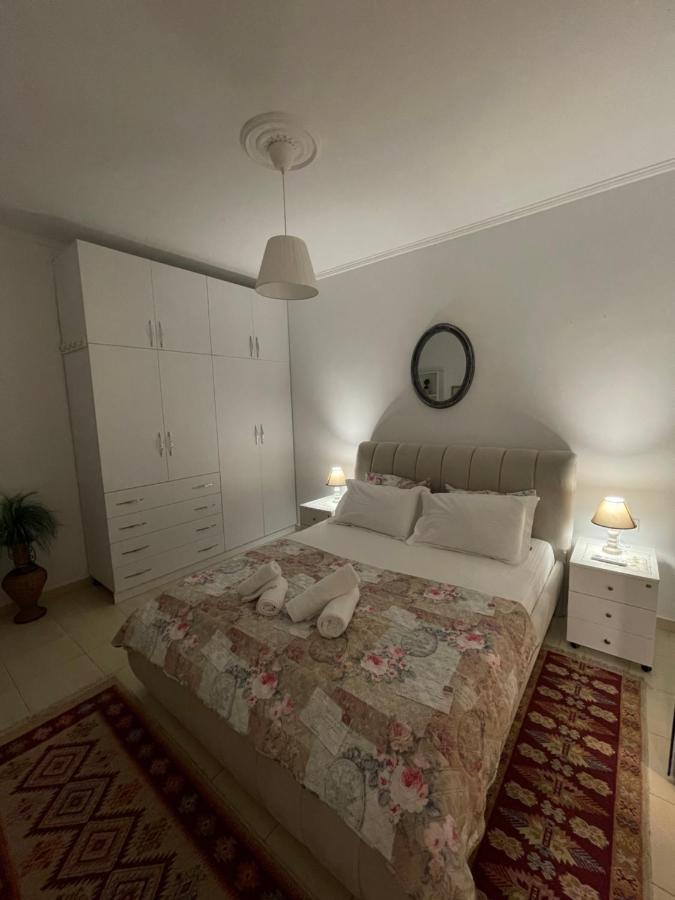 Meg'S Apartment Gjirokastër Екстериор снимка