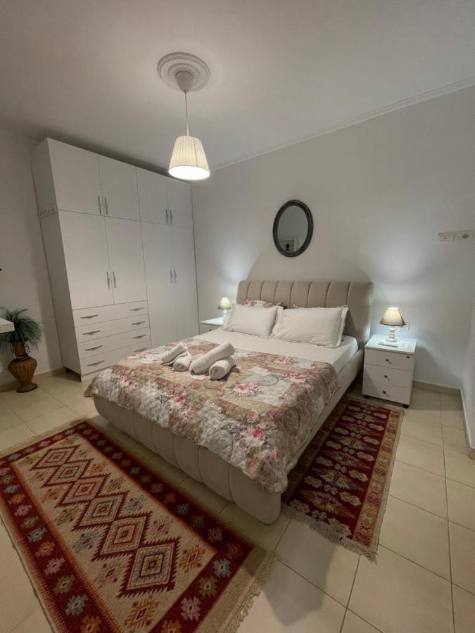 Meg'S Apartment Gjirokastër Екстериор снимка