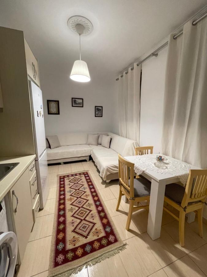 Meg'S Apartment Gjirokastër Екстериор снимка
