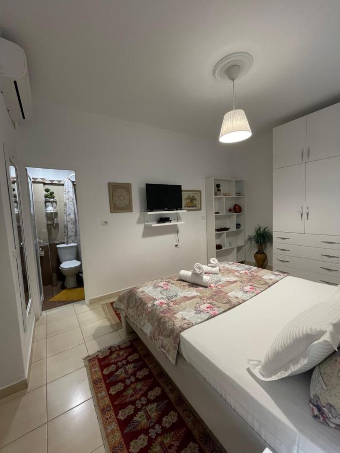 Meg'S Apartment Gjirokastër Екстериор снимка