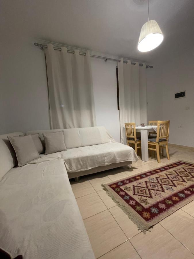 Meg'S Apartment Gjirokastër Екстериор снимка