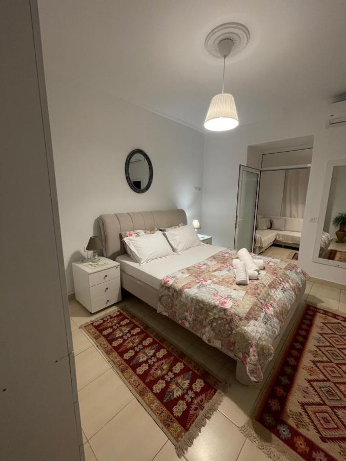 Meg'S Apartment Gjirokastër Екстериор снимка