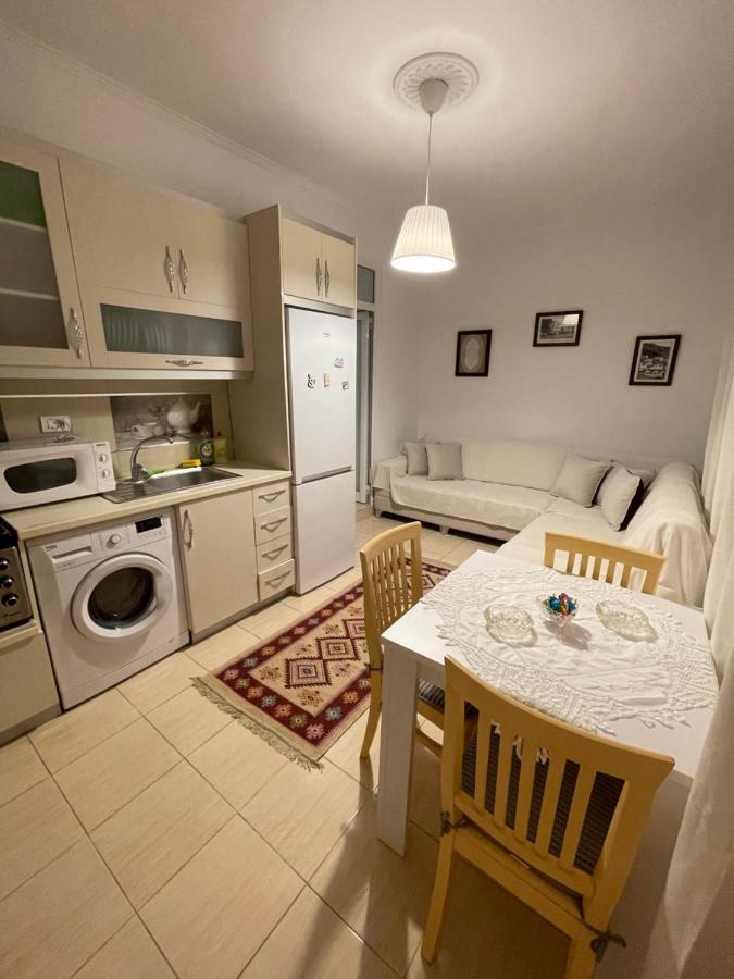 Meg'S Apartment Gjirokastër Екстериор снимка