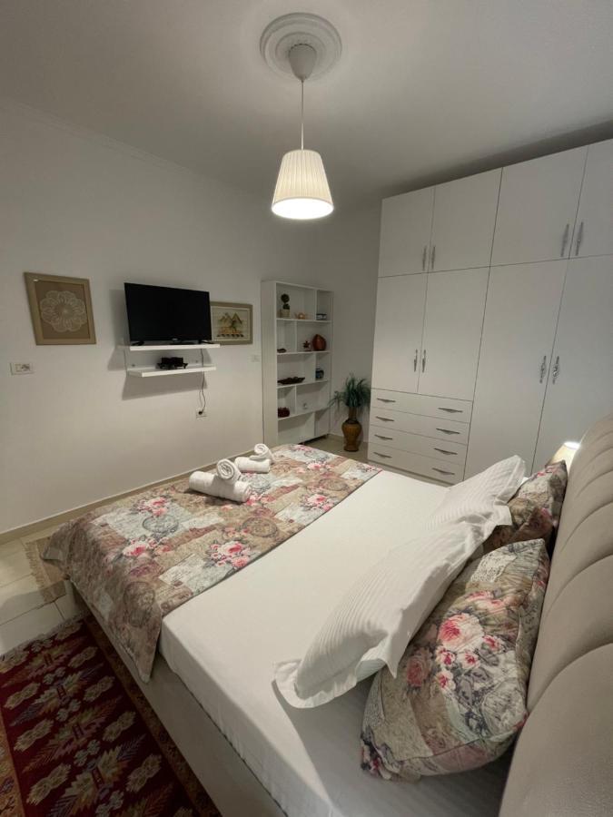 Meg'S Apartment Gjirokastër Екстериор снимка